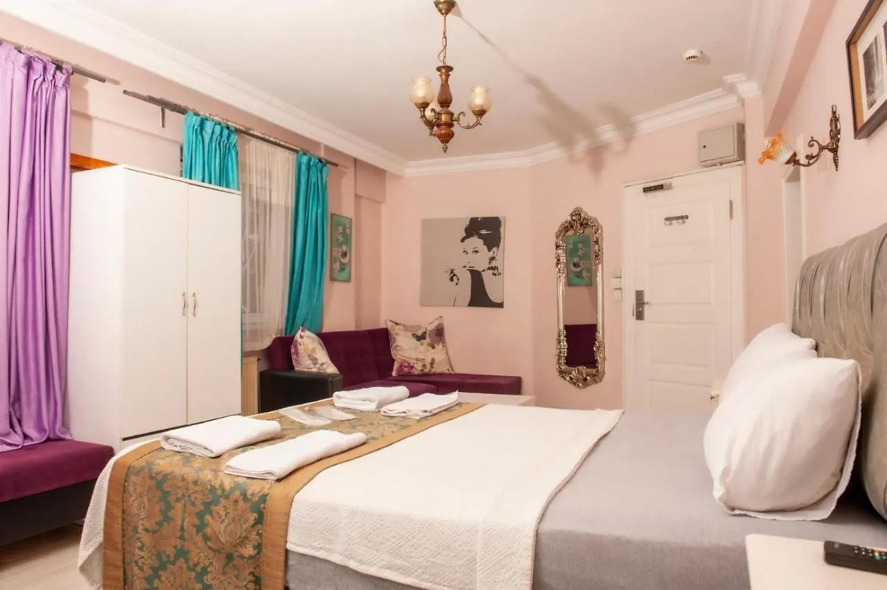 Yesim Suit Apart 1E Istanbul Turkey